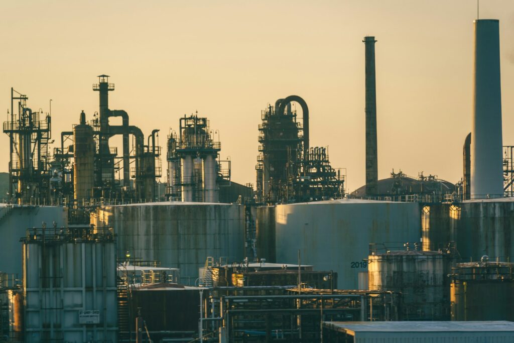 Kilang minyak dan pabrik petrokimia