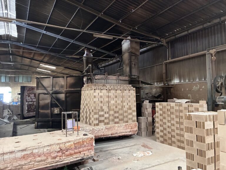 Proses pembakaran bata tahan api di kiln Richo Refractory