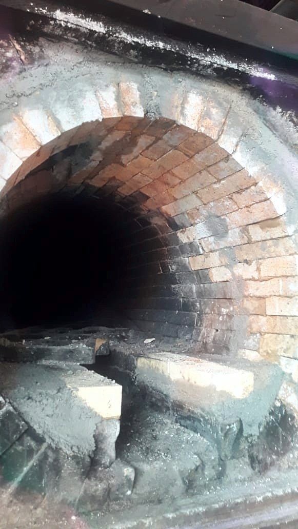 Lining ruang bakar incinerator